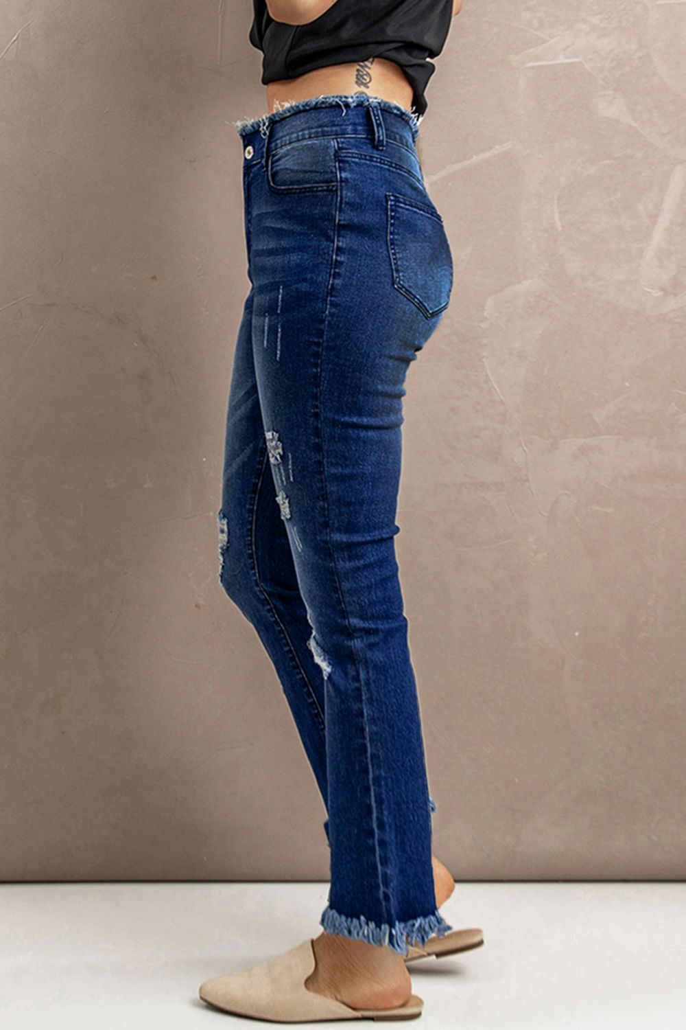Jeans mit hoher Taille und Used-Look und offenem Saum