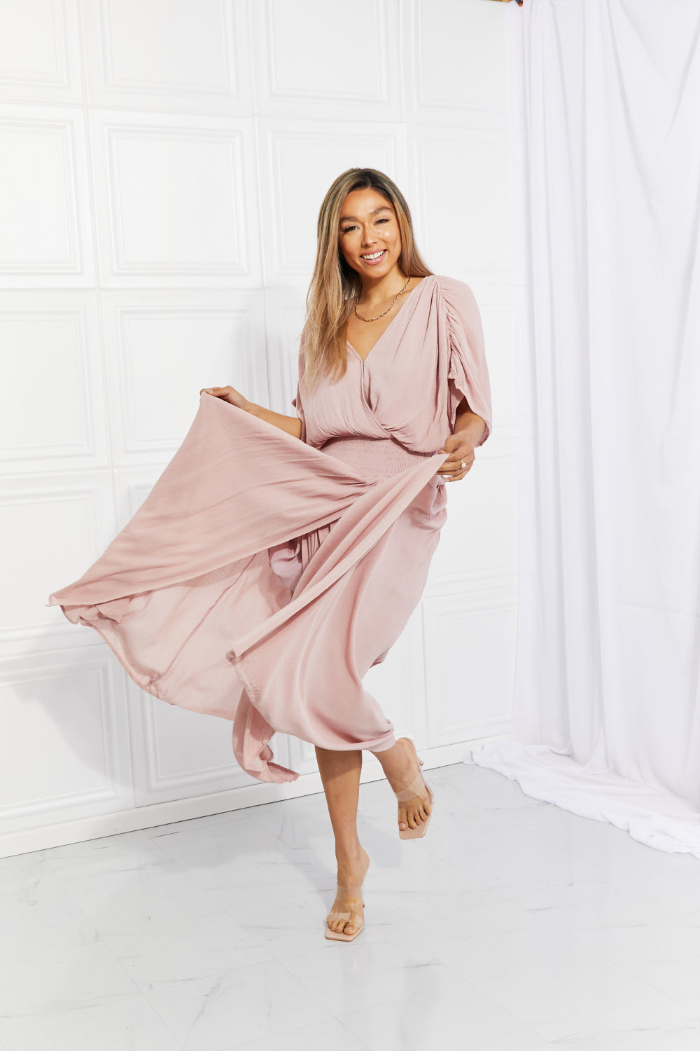 Robe mi-longue à surplis en gaze Napa Valley taille réelle HEYSON en rose poudré