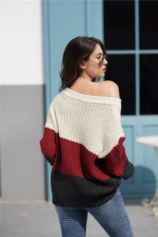 Dreifarbiger Rippenstrickpullover mit U-Boot-Ausschnitt