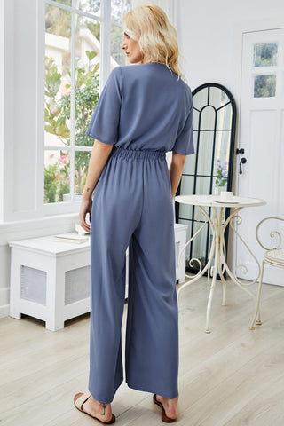 Jumpsuit mit weitem Bein und Cut-Outs zum Binden vorn