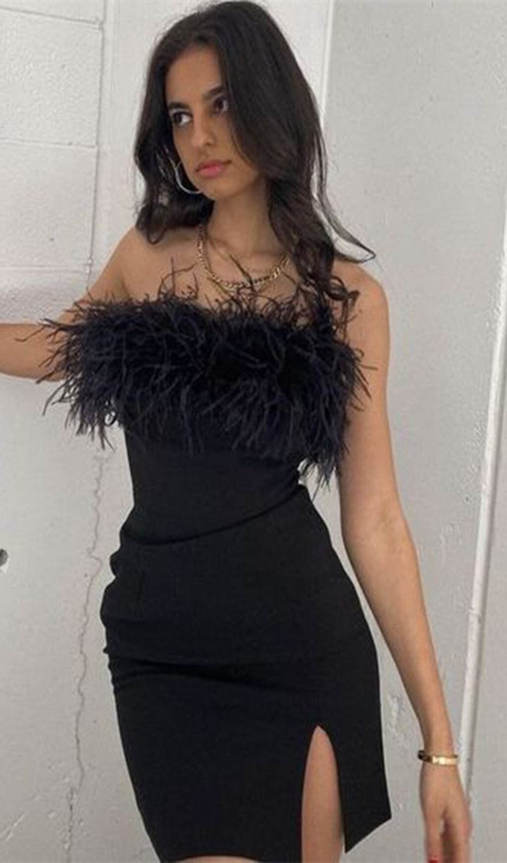 Robe courte bustier à plumes en noir