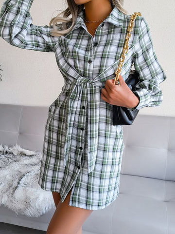 Robe chemise boutonnée à carreaux avec lien sur le devant