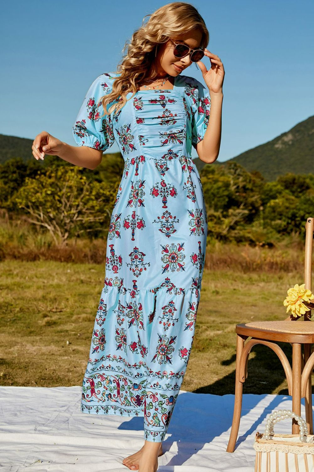 Robe longue à volants et manches bouffantes à volants et à fleurs