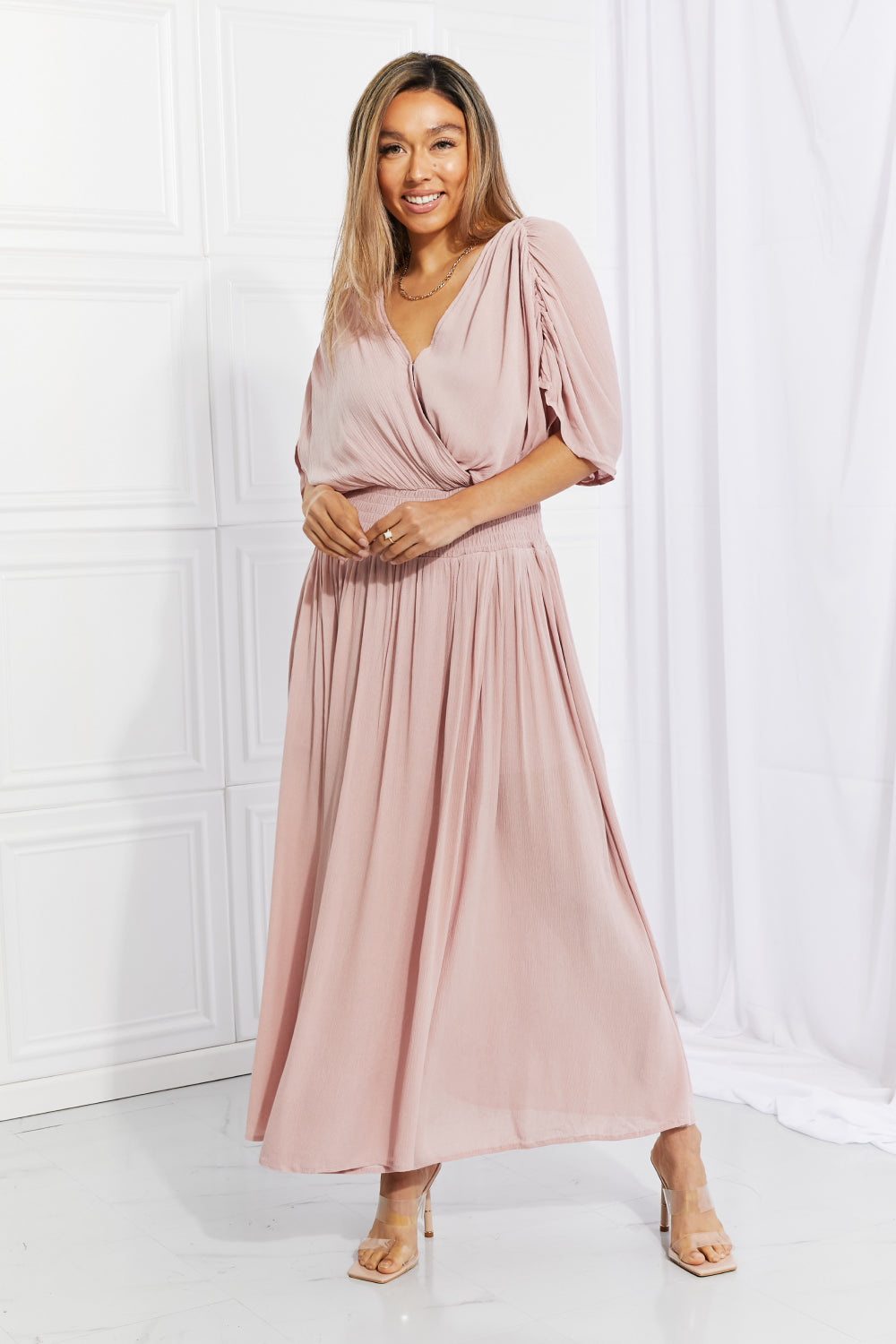 Robe mi-longue à surplis en gaze Napa Valley taille réelle HEYSON en rose poudré