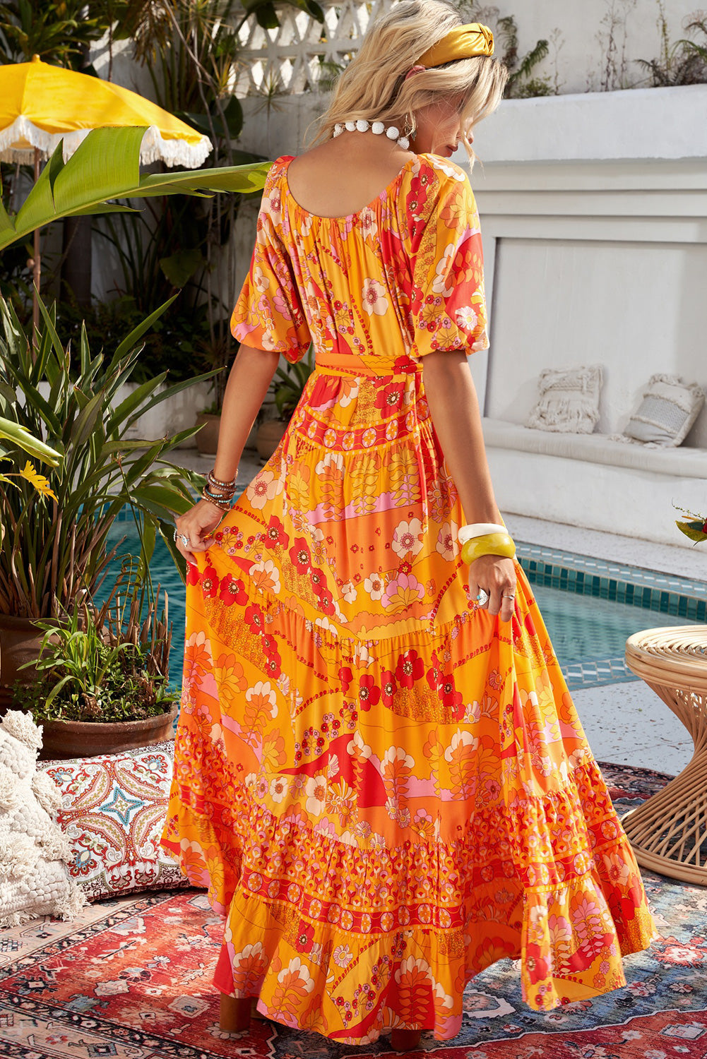 Bohemian Maxi-Stufenkleid mit Bindegürtel