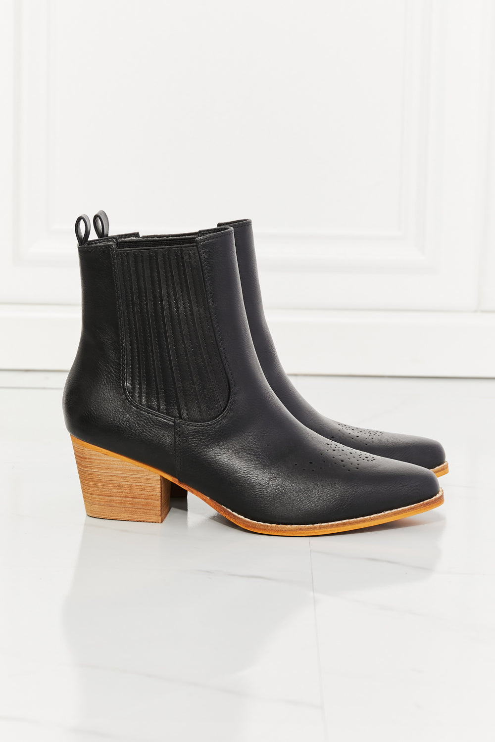 Love the Journey – Chelsea-Stiefel mit Schichtabsatz in Schwarz