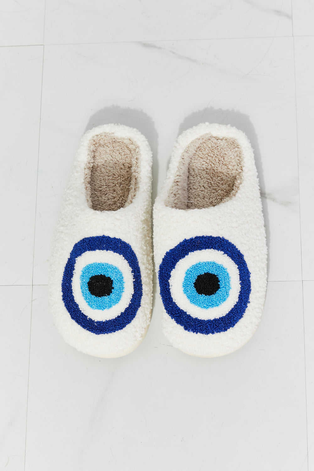 Chausson en peluche avec yeux