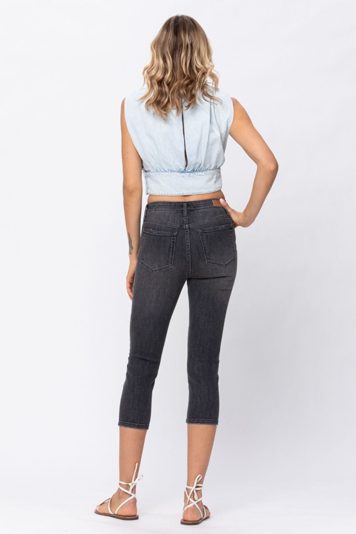 Mid-Rise Cuffed Skinny Capri Jeans