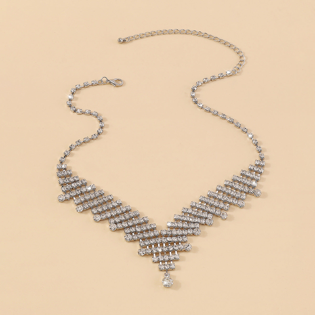 Collier en V avec strass en argent