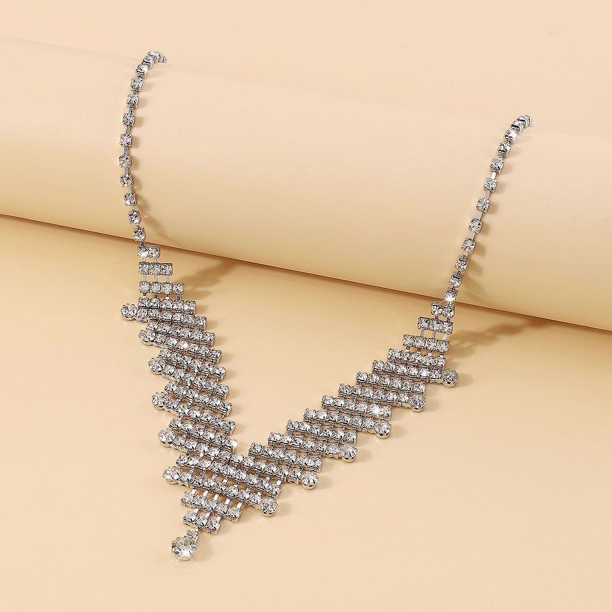 Collier en V avec strass en argent