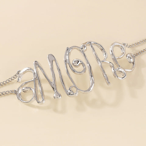 Collier ras du cou en argent avec lettres exagérées