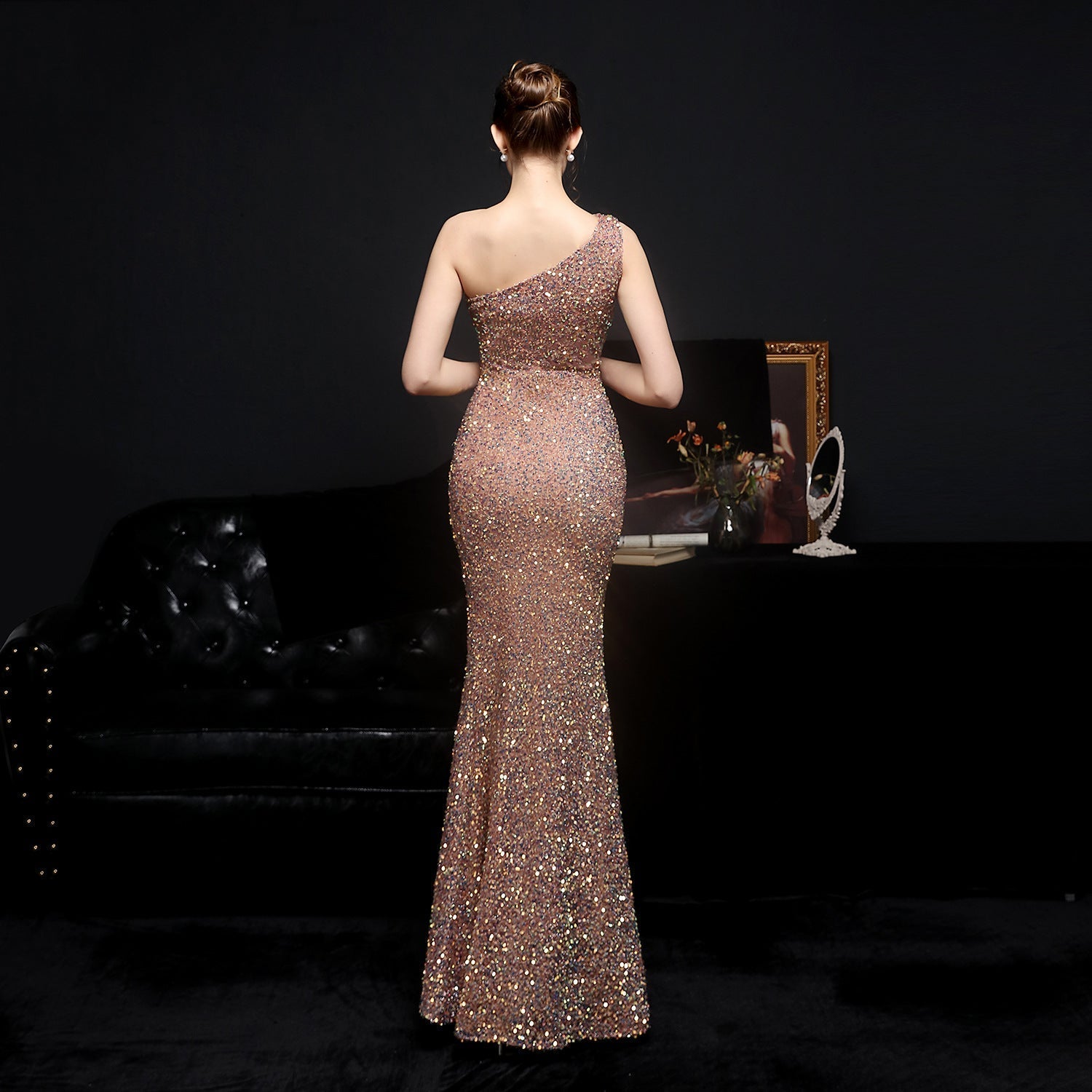 Heary dazzling sequined one-shoulder asymmetric dress