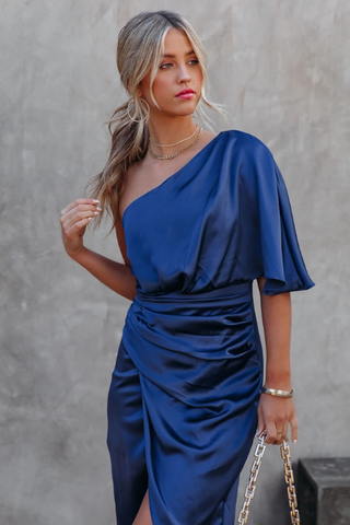 Robe de soirée irrégulière en satin Kelly