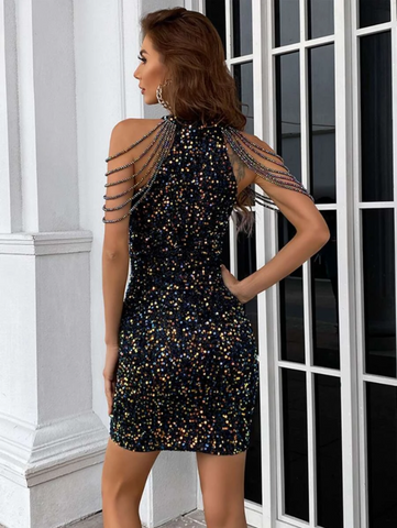 Robe moulante à sequins et détails en chaîne