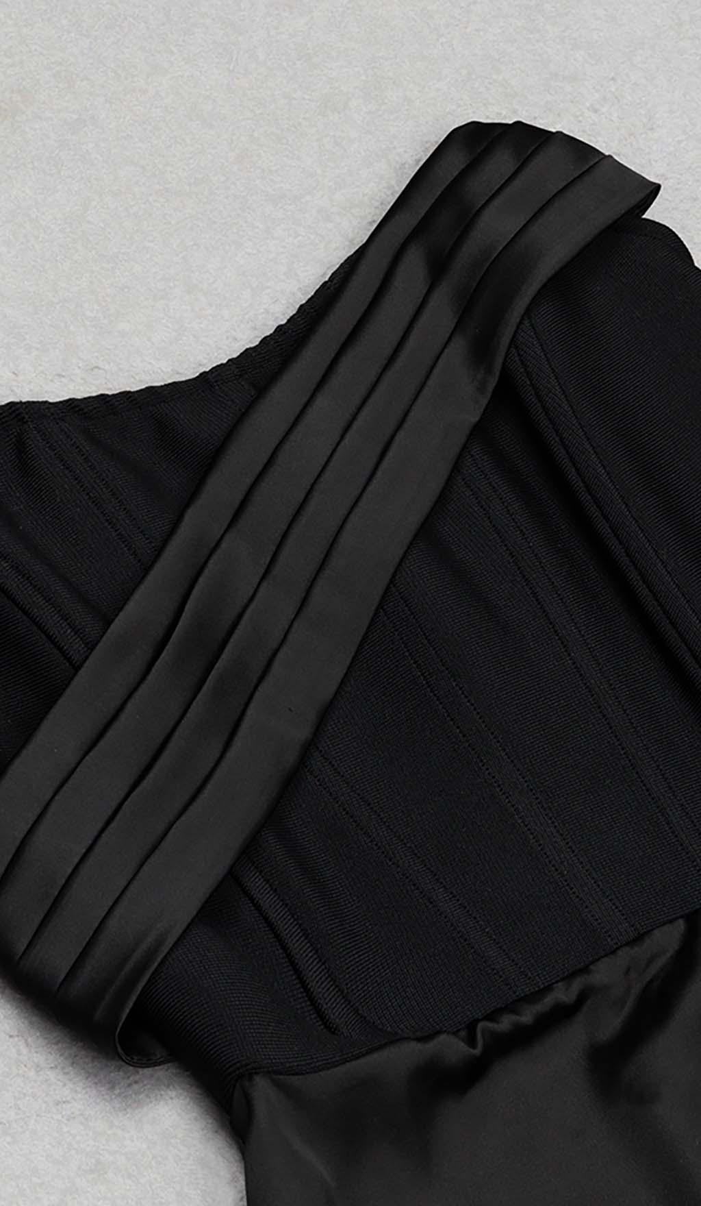 Robe mi-longue bandage sans manches en noir