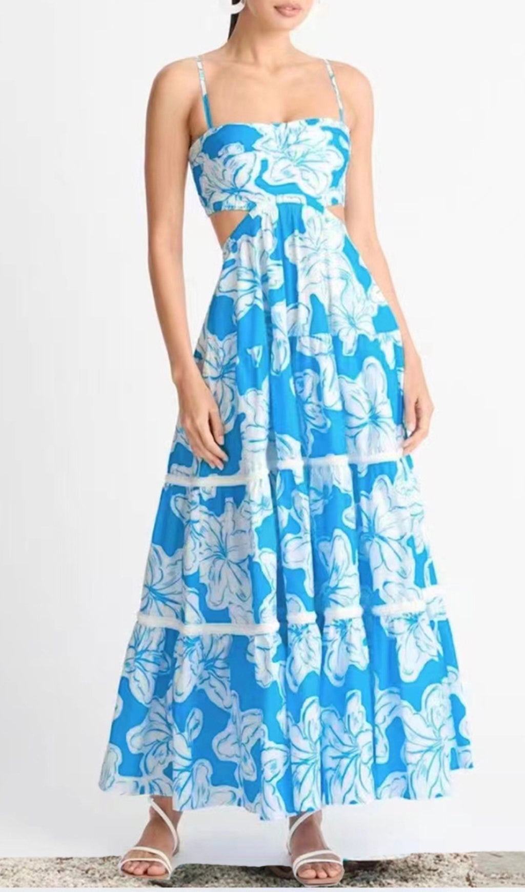 Sommerkleid mit Blumenmuster und Riemchen in Blau 