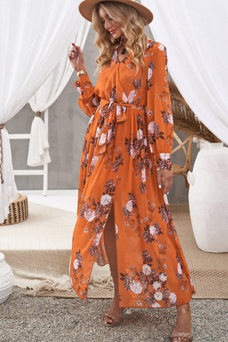 Robe longue fendue à taille nouée et à motif floral