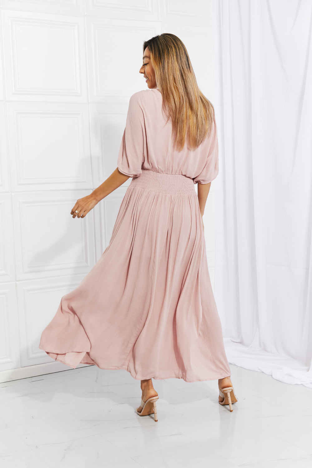 Robe mi-longue à surplis en gaze Napa Valley taille réelle HEYSON en rose poudré