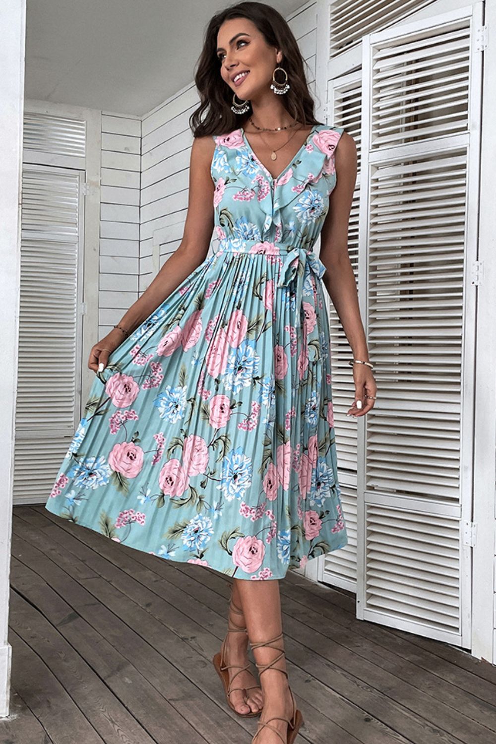 Robe mi-longue plissée sans manches à taille nouée et à imprimé floral