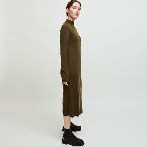 Robe pull mi-longue chic à manches longues et col montant avec bordure boutonnée - Vert armée