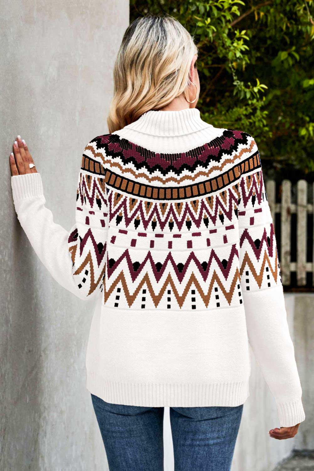 Rollkragenpullover mit geripptem Rand und Chevron-Muster