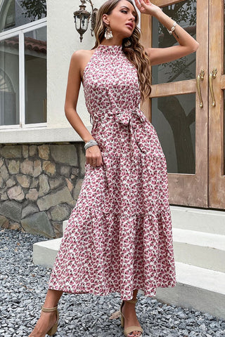 Robe fleurie à volants et taille nouée