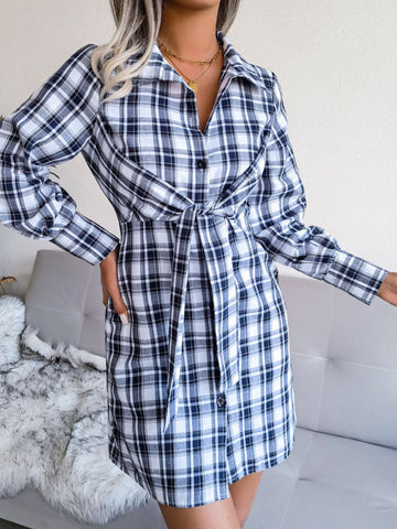 Robe chemise boutonnée à carreaux avec lien sur le devant