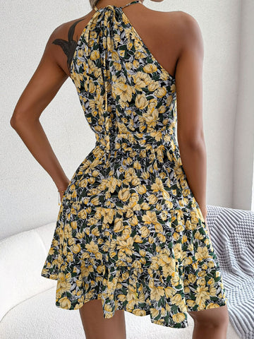 Robe fleurie grecque à volants et taille nouée