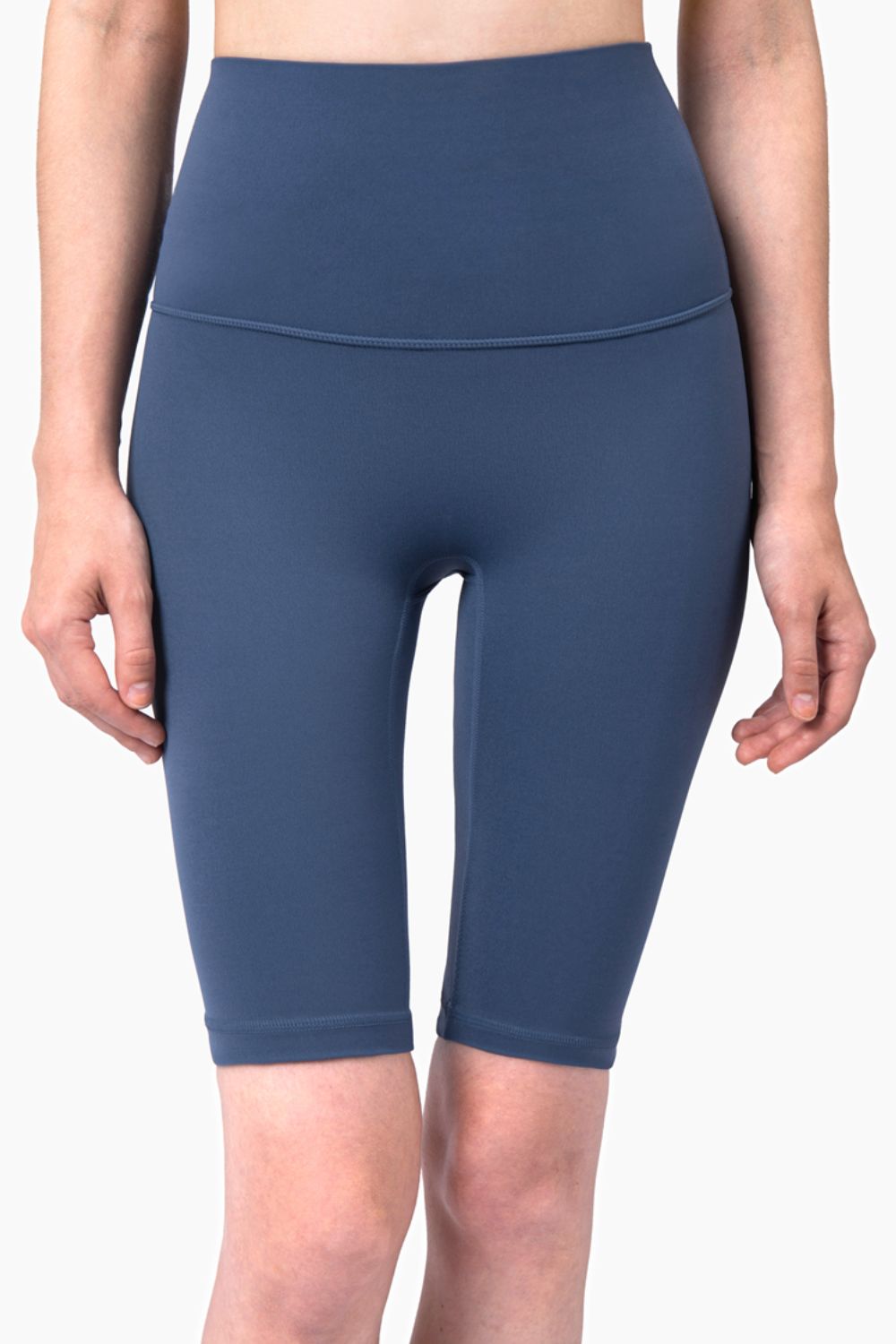 Short cycliste respirant à taille haute et large