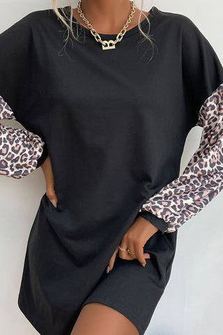 Sweatshirtkleid mit Leopardenmuster und Ärmeln