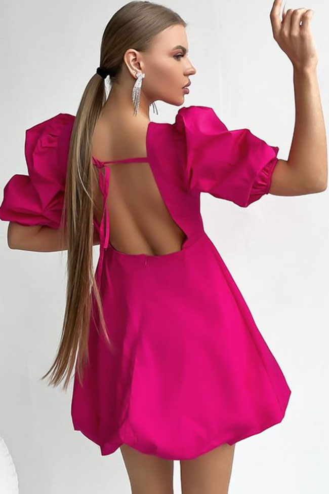 Süßes, figurbetontes, rückenfreies Minikleid mit Rundhalsausschnitt, Puffärmeln - Hot Pink